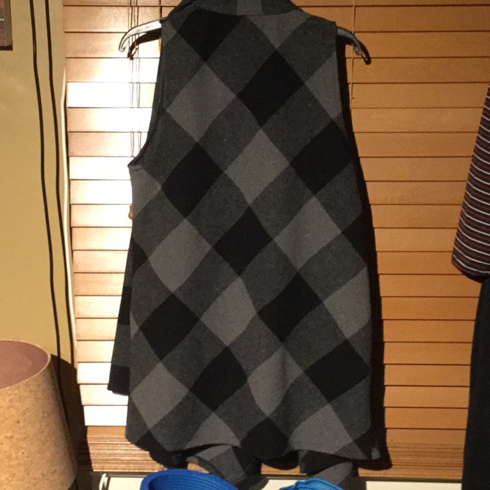 Luii black and grey plaid vest